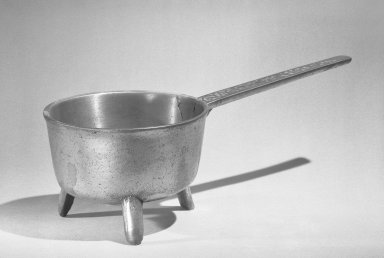  <em>Pot</em>, ca.1650. Bell metal, 5 1/8 x 7 x 9 3/8 in. (13 x 17.8 x 23.8 cm). Brooklyn Museum, Dick S. Ramsay Fund, 59.189. Creative Commons-BY (Photo: Brooklyn Museum, 59.189_acetate_bw.jpg)