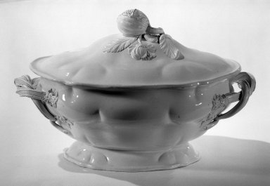 Attributed to Enoch Wood (British, 1759-1840). <em>Covered Tureen</em>, ca. 1780. Creamware (earthenware), 10 x 9 3/4 x 15 1/2 in. (25.4 x 24.8 x 39.4 cm). Brooklyn Museum, Gift of Emily Winthrop Miles, 60.198.14a-b. Creative Commons-BY (Photo: Brooklyn Museum, 60.198.14a_acetate_bw.jpg)