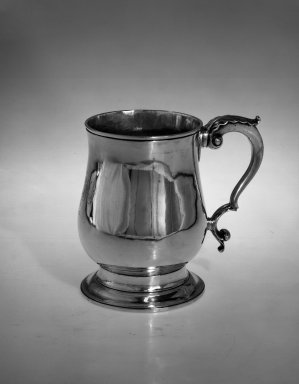 Thomas Underhill. <em>Cann</em>, ca. 1780. Silver, 4 7/8 in. (12.4 cm). Brooklyn Museum, Purchased with funds given by Donald S. Morrison, 61.201. Creative Commons-BY (Photo: Brooklyn Museum, 61.201_view1_bw.jpg)