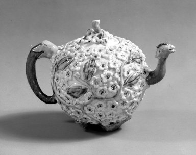  <em>Teapot and Cover</em>, ca. 1760. Porcelain, 4 1/2 in. (11.4 cm)  Ht. Brooklyn Museum, Gift of Pearl and Donald S. Morrison, 61.232.4. Creative Commons-BY (Photo: Brooklyn Museum, 61.232.4_acetate_bw.jpg)
