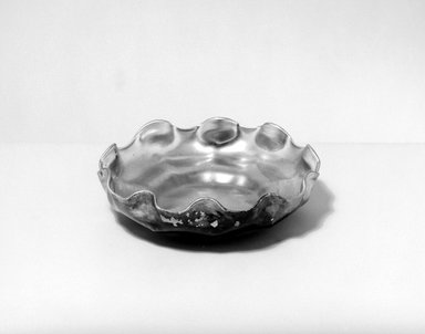 Tiffany Studios (1902-1932). <em>Dish</em>, ca. 1910. Opalescent glass, 1 1/4 x 5 1/4 in. (3.2 x 13.3 cm). Brooklyn Museum, Gift of Alfred M. F. Kiddle, 62.102.4. Creative Commons-BY (Photo: Brooklyn Museum, 62.102.4_bw.jpg)