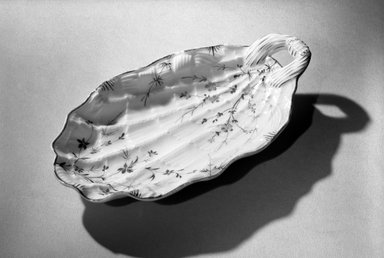 Union Porcelain Works (1863–ca. 1922). <em>Bonbon Dish</em>, 1887. Porcelain, 1 1/4 x 4 3/4 x 8 5/8 in. (3.2 x 12.1 x 21.9 cm). Brooklyn Museum, Dick S. Ramsay Fund, 63.5. Creative Commons-BY (Photo: Brooklyn Museum, 63.5_acetate_bw.jpg)