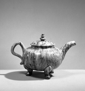  <em>Teapot</em>, ca. 1750. Agateware, 4 x 2 1/8 in. (10.2 x 5.4 cm). Brooklyn Museum, Gift of the Estate of Emily Winthrop Miles, 64.195.39. Creative Commons-BY (Photo: Brooklyn Museum, 64.195.39_acetate_bw.jpg)