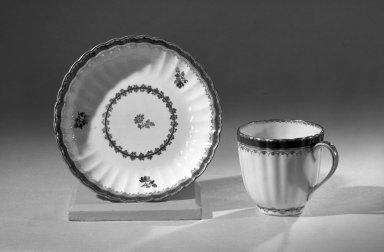  <em>Coffee Cups and Saucers, One of Set</em>, ca. 1795–1796. Porcelain, cup: 2 1/2 x 2 5/8 in. (6.4 x 6.7 cm). Brooklyn Museum, Anonymous gift, 64.241.48. Creative Commons-BY (Photo: Brooklyn Museum, 64.241.48_acetate_bw.jpg)