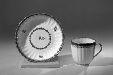  <em>Coffee Cups and Saucers, One of Set</em>, ca. 1795-1796. Porcelain, cup: 2 1/4 x 2 5/8 in. (5.7 x 6.7 cm). Brooklyn Museum, Anonymous gift, 64.241.50. Creative Commons-BY (Photo: Brooklyn Museum, 64.241.50_acetate_bw.jpg)