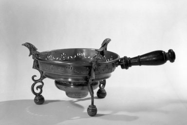  <em>Brazier</em>, ca. 1700. Brass, 5 1/2 x 14 1/2 in. (14 x 36.8 cm). Brooklyn Museum, Purchased with funds given by anonymous donors, 64.3.8. Creative Commons-BY (Photo: Brooklyn Museum, 64.3.8_acetate_bw.jpg)