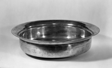  <em>Basin</em>, early 17th century. Brass, 3 1/2 x 15 in. (8.9 x 38.1 cm). Brooklyn Museum, Purchased with funds given by anonymous donors, 64.46.3. Creative Commons-BY (Photo: Brooklyn Museum, 64.46.3_acetate_bw.jpg)