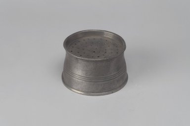  <em>Sander</em>, ca. 1830. Pewter, 1 5/8 x 2 7/8 x 2 7/8 in. (4.1 x 7.3 x 7.3 cm). Brooklyn Museum, Bequest of H. Randolph Lever, 64.80.65. Creative Commons-BY (Photo: Brooklyn Museum, 64.80.65.jpg)