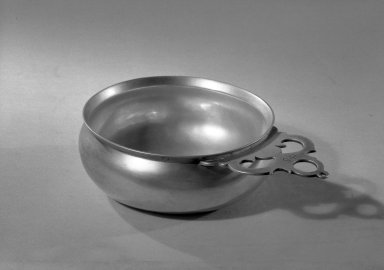 Simeon Soumaine (American, baptized 1685–ca. 1750). <em>Porringer</em>, ca. 1730. Silver, height: 2 1/8 in. (5.4 cm); diameter: 5 in. (12.7 cm). Brooklyn Museum, H. Randolph Lever Fund, 65.52. Creative Commons-BY (Photo: Brooklyn Museum, 65.52_acetate_bw.jpg)