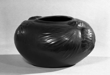 <em>Vase</em>, ca. 1901-1904. Glazed earthenware, 5 x 9 1/2 x 9 1/2 in. (12.7 x 24.1 x 24.1 cm). Brooklyn Museum, H. Randolph Lever Fund, 66.30.2. Creative Commons-BY (Photo: Brooklyn Museum, 66.30.2_acetate_bw.jpg)