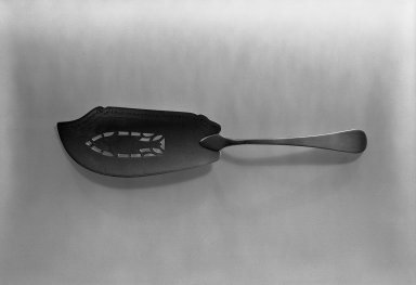  <em>Fish Slice</em>, ca. 1805. Silver, 12 1/4 in. (31.1 cm). Brooklyn Museum, H. Randolph Lever Fund, 66.32.101. Creative Commons-BY (Photo: Brooklyn Museum, 66.32.101_acetate_bw.jpg)