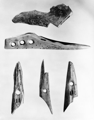 Punuk. <em>Harpoon Head, pronged tip broken</em>, ca. 800 C.E. Bone or ivory, (8.9 cm). Brooklyn Museum, By exchange, 66.63.12. Creative Commons-BY (Photo: , 66.63.9_66.63.33_66.63.12_66.63.21_66.63.5_bw.jpg)