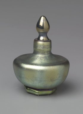 American. <em>Perfume Bottle with Stopper</em>, ca. 1901-1905. Favrile glass, Overall Height: 2 3/4 in. (7 cm). Brooklyn Museum, Bequest of Laura L. Barnes, 67.120.104. Creative Commons-BY (Photo: Brooklyn Museum, 67.120.104.jpg)