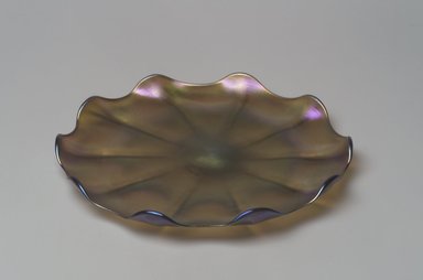 A. Douglas Nash Corporation. <em>Dish</em>, ca. 1919–1928. Opalescent glass, 3/4 x 6 7/8 x 6 7/8 in. (1.9 x 17.5 x 17.5 cm). Brooklyn Museum, Bequest of Laura L. Barnes, 67.120.116. Creative Commons-BY (Photo: Brooklyn Museum, 67.120.116.jpg)