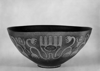 Edwin Scheier (American, 1910-2008). <em>Bowl</em>, ca. 1957. Earthenware, 9 3/4 x 20 3/8 in. (24.8 x 51.8 cm). Brooklyn Museum, H. Randolph Lever Fund, 67.76.5. Creative Commons-BY (Photo: Brooklyn Museum, 67.76.5_bw.jpg)