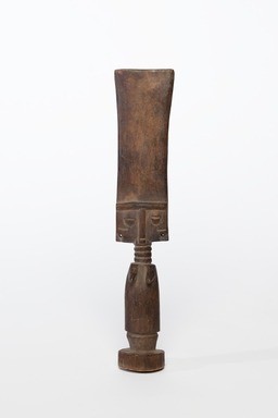 Fante. <em>Doll (Akuaba)</em>, late 19th or early 20th century. Carved wood, coffee beans, incised, (height: 35.5 cm). Brooklyn Museum, Caroline A.L. Pratt Fund, 68.10.2. Creative Commons-BY (Photo: Brooklyn Museum Photograph, 68.10.2_overall_PS11.jpg)