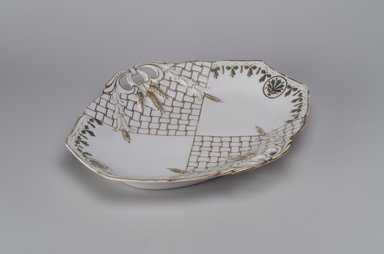 Union Porcelain Works (1863–ca. 1922). <em>Bread Dish</em>, ca. 1880. Porcelain, 1 3/4 x 11 3/8 x 9 3/4 in. (4.4 x 28.9 x 24.8 cm). Brooklyn Museum, Gift of Franklin Chace, 68.87.3. Creative Commons-BY (Photo: Brooklyn Museum, 68.87.3.jpg)