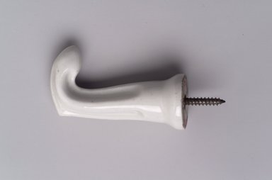 Union Porcelain Works (1863–ca. 1922). <em>Towel Hook for Bathroom</em>, late 19th century. Porcelain, length: 3 in. (7.6 cm). Brooklyn Museum, Gift of Franklin Chace, 68.87.61. Creative Commons-BY (Photo: Brooklyn Museum, 68.87.61.jpg)