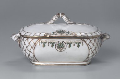 Union Porcelain Works (1863–ca. 1922). <em>Vegetable Dish and Cover</em>, ca. 1880. Porcelain, 5 1/2 x 10 15/16 x 5 15/16 in. (14 x 27.8 x 15.1 cm). Brooklyn Museum, Gift of Franklin Chace, 68.87.8a-b. Creative Commons-BY (Photo: Brooklyn Museum, 68.87.8a-b.jpg)