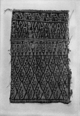  <em>Textile Fragment, undetermined</em>, 1000-1532. Cotton, 7 1/4 × 11 13/16 in. (18.4 × 30 cm). Brooklyn Museum, Gift of Ernest Erickson, 70.177.3. Creative Commons-BY (Photo: Brooklyn Museum, 70.177.3_bw_IMLS.jpg)