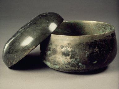  <em>Bowl with Cover</em>, 15th-16th century. Bronze, Bowl:. Brooklyn Museum, Gift of Nathan Hammer, 74.61.1a-b. Creative Commons-BY (Photo: Brooklyn Museum, 74.61.1a-b.jpg)