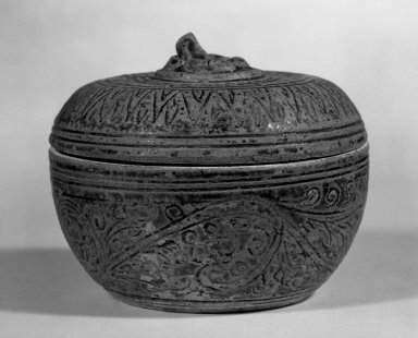  <em>Sawankhalok Covered Box with Cover</em>, 14th century. Stoneware, clay, 3 1/4 x 4 in. (8.3 x 10.2 cm). Brooklyn Museum, Designated Purchase Fund, 75.32.1a-b. Creative Commons-BY (Photo: Brooklyn Museum, 75.32.1a-b_bw.jpg)