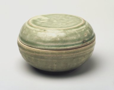  <em>Covered Box</em>, 13th-14th century. Porcelain, glaze, 2 x 3 1/4 in. (5.1 x 8.3 cm). Brooklyn Museum, Designated Purchase Fund, 75.60.3. Creative Commons-BY (Photo: Brooklyn Museum, 75.60.3_transp6290.jpg)