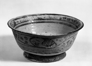  <em>Jar</em>, 14th century. Stoneware, 2 1/8 x 5 1/8 in. (5.4 x 13 cm). Brooklyn Museum, Designated Purchase Fund, 75.62.3. Creative Commons-BY (Photo: Brooklyn Museum, 75.62.3_bw.jpg)