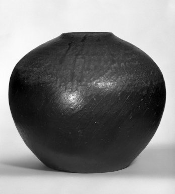 Konishi Tozo (Japanese, born 1947). <em>Jar</em>, ca. 1975. Bizen Ware, 3 1/2 x 3 3/8 in. (8.9 x 8.6 cm). Brooklyn Museum, Purchased with funds given by Mary Livingston Griggs and Mary Griggs Burke Foundation, 76.12. Creative Commons-BY (Photo: Brooklyn Museum, 76.12_bw.jpg)