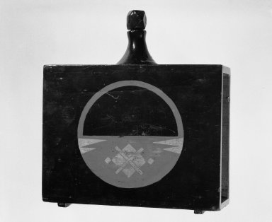  <em>Sake Flask</em>, 18th-19th century. Lacquer on wood with gold leaf, 10 1/4 x 9 3/8 x 2 3/4 in.  (26.0 x 23.8 x 7.0 cm). Brooklyn Museum, Designated Purchase Fund, 76.155.1. Creative Commons-BY (Photo: Brooklyn Museum, 76.155.1_bw.jpg)