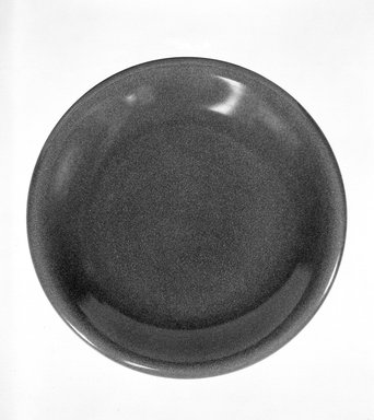 Russel Wright (American, 1904-1976). <em>Plate</em>, a. 1945. Glazed china, 10 1/8 in. (25.7 cm). Brooklyn Museum, Gift of Russel Wright, 76.99.32. Creative Commons-BY (Photo: Brooklyn Museum, 76.99.32_bw.jpg)