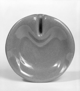 Russel Wright (American, 1904-1976). <em>Ashtray</em>, ca. 1945. Glazed china, 9 in. (22.9 cm). Brooklyn Museum, Gift of Russel Wright, 76.99.34. Creative Commons-BY (Photo: Brooklyn Museum, 76.99.34_bw.jpg)