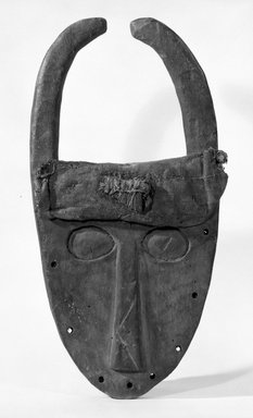 Loma. <em>Mask</em>, early 20th century. Wood, cloth, fibre, pigment, 22 x 11 1/4 x 4 in. (55.9 x 28.6 x 10.2 cm). Brooklyn Museum, Gift of Mr. and Mrs. J. Gordon Douglas III, 77.173.1. Creative Commons-BY (Photo: Brooklyn Museum, 77.173.1_bw.jpg)
