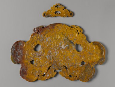 <em>Agate Chime</em>, 18th century. Agate, Main piece: 7 1/2 x 5/16 x 11 1/2 in. (19.1 x 0.8 x 29.2 cm). Brooklyn Museum, Gift of Stanley J. Love in memory of Joseph and Minerva Love, 77.205a-b. Creative Commons-BY (Photo: Brooklyn Museum, 77.205a-b_front_PS4.jpg)