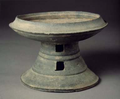 <em>Pedestal Bowl</em>, 5th century. Stoneware, Height: 4 1/2 in. (11.4 cm). Brooklyn Museum, Gift of Jean Alexander, 79.246.2. Creative Commons-BY (Photo: Brooklyn Museum, 79.246.2.jpg)