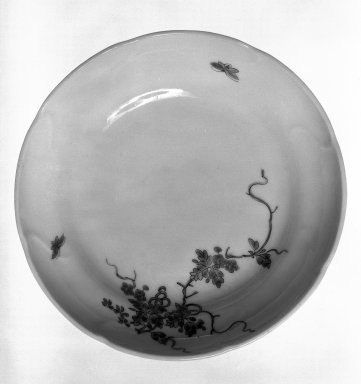  <em>Dish</em>, 18th century. Kakiemen porcelain, 1 3/8 x 5 5/8 in. (3.5 x 14.3 cm). Brooklyn Museum, Gift of Robert A. Van Buren, 79.284. Creative Commons-BY (Photo: Brooklyn Museum, 79.284_bw.jpg)