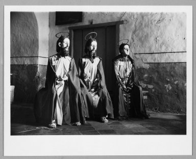 Manuel Álvarez Bravo (Mexican, 1902-2002). <em>La Visita</em>, 1935. Gelatin silver photograph, image: 6 1/2 x 9 1/4 in. (16.5 x 23.5 cm). Brooklyn Museum, Gift of William Berley, 79.294.5. © artist or artist's estate (Photo: Brooklyn Museum, 79.294.5_bw.jpg)