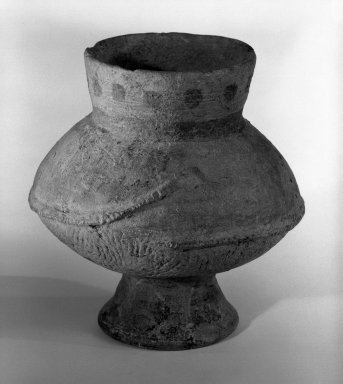  <em>Pedestal Jar</em>, 3000-4000 B.C.E. Painted earthenware, 5 x 4 1/2 in. (12.7 x 11.4 cm). Brooklyn Museum, Gift of Dr. Andrew Dahl, 80.115.7. Creative Commons-BY (Photo: Brooklyn Museum, 80.115.7_bw.jpg)