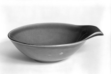 Russel Wright (American, 1904-1976). <em>Bowl, from 6-Piece Place Setting</em>, Designed 1937; Manufactured ca. 1938. Earthenware, 2 x 7 x 5 3/4 in. (5.1 x 17.8 x 14.6 cm). Brooklyn Museum, Gift of Andrew and Ina Feuerstein, 80.169.5. Creative Commons-BY (Photo: Brooklyn Museum, 80.169.5_bw.jpg)