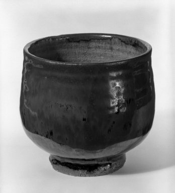 Takeuchi Seijiro (Japanese, 1921-1979). <em>Tea Bowl</em>, ca. 1970. Stoneware, 4 1/8 x 4 1/2 in. (10.5 x 11.4 cm). Brooklyn Museum, Gift of Sidney B. Cardozo, Jr., 80.175.4. Creative Commons-BY (Photo: Brooklyn Museum, 80.175.4_bw.jpg)