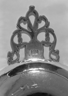 Jacob Hurd (American, 1702–1758). <em>Porringer</em>, ca.1750–1760. Silver, 1 7/8 x 7 3/4 in. (4.8 x 19.7 cm); diameter of top: 5 1/8 in. (13 cm). Brooklyn Museum, Gift of Wunsch Americana Foundation, Inc., 81.177.1. Creative Commons-BY (Photo: Brooklyn Museum, 81.177.1_mark_bw.jpg)