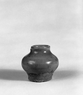  <em>Jarlet</em>, 14th–15th century. Stoneware, 1 3/8 x 1 3/4 in. (3.5 x 4.4 cm). Brooklyn Museum, Gift of Dr. Jerome Krieger, 81.289.12. Creative Commons-BY (Photo: Brooklyn Museum, 81.289.12_cropped_bw.jpg)