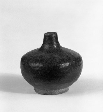  <em>Jarlet</em>, 14th–15th century. Stoneware, 2 x 2 1/4 in. (5.1 x 5.7 cm). Brooklyn Museum, Gift of Dr. Jerome Krieger, 81.289.13. Creative Commons-BY (Photo: Brooklyn Museum, 81.289.13_cropped_bw.jpg)