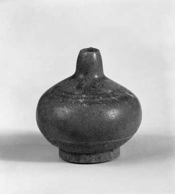  <em>Water-Dropper</em>, 14th-15th century. Celadon (ceramic), 2 1/4 x 2 1/4 in. (5.7 x 5.7 cm). Brooklyn Museum, Gift of Dr. Jerome Krieger, 81.289.14. Creative Commons-BY (Photo: Brooklyn Museum, 81.289.14_cropped_bw.jpg)