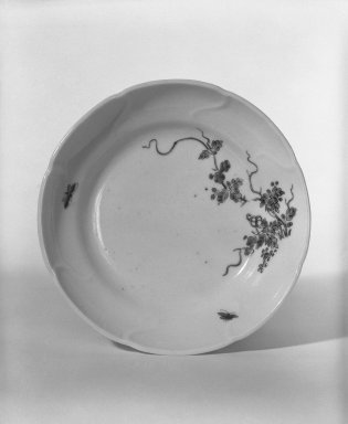  <em>Kakiemon Dish</em>, 18th century. Porcelain, 1 3/8 x 5 1/2 in. (3.5 x 14 cm). Brooklyn Museum, Gift of Robert A. Van Buren, 81.301. Creative Commons-BY (Photo: Brooklyn Museum, 81.301_bw.jpg)