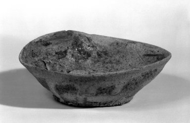  <em>Tea Bowl</em>. Stoneware, Tokoname ware Brooklyn Museum, Gift of Dr. Fred S. Hurst, 82.223.18. Creative Commons-BY (Photo: Brooklyn Museum, 82.223.18_bw.jpg)