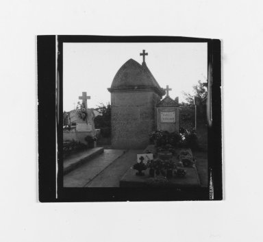 Consuelo Kanaga (American, 1894-1978). <em>[Untitled] (Cemetery)</em>. Gelatin silver print, Contact print, 1 exposure: 2 1/4 x 2 1/4 in. (5.7 x 5.7 cm). Brooklyn Museum, Gift of Wallace B. Putnam from the Estate of Consuelo Kanaga, 82.65.191 (Photo: Brooklyn Museum, 82.65.191_PS2.jpg)