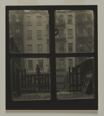 Consuelo Kanaga (American, 1894-1978). <em>Untitled (New York)</em>, ca. 1940. Gelatin silver print, frame: 20 1/16 × 15 1/16 × 1 1/2 in. (51 × 38.3 × 3.8 cm). Brooklyn Museum, Gift of Wallace B. Putnam from the Estate of Consuelo Kanaga, 82.65.239 (Photo: Brooklyn Museum, 82.65.239_PS20.jpg)