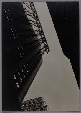 Consuelo Kanaga (American, 1894-1978). <em>Untitled (New York)</em>, ca. 1940. Gelatin silver print, frame: 20 5/16 × 15 5/16 × 1 1/2 in. (51.6 × 38.9 × 3.8 cm). Brooklyn Museum, Gift of Wallace B. Putnam from the Estate of Consuelo Kanaga, 82.65.244 (Photo: Brooklyn Museum, 82.65.244_PS20.jpg)