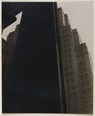 Consuelo Kanaga (American, 1894-1978). <em>Untitled (New York)</em>, ca. 1940. Gelatin silver print, frame: 20 1/16 × 15 1/16 × 1 1/2 in. (51 × 38.3 × 3.8 cm). Brooklyn Museum, Gift of Wallace B. Putnam from the Estate of Consuelo Kanaga, 82.65.245 (Photo: Brooklyn Museum, 82.65.245_PS20.jpg)